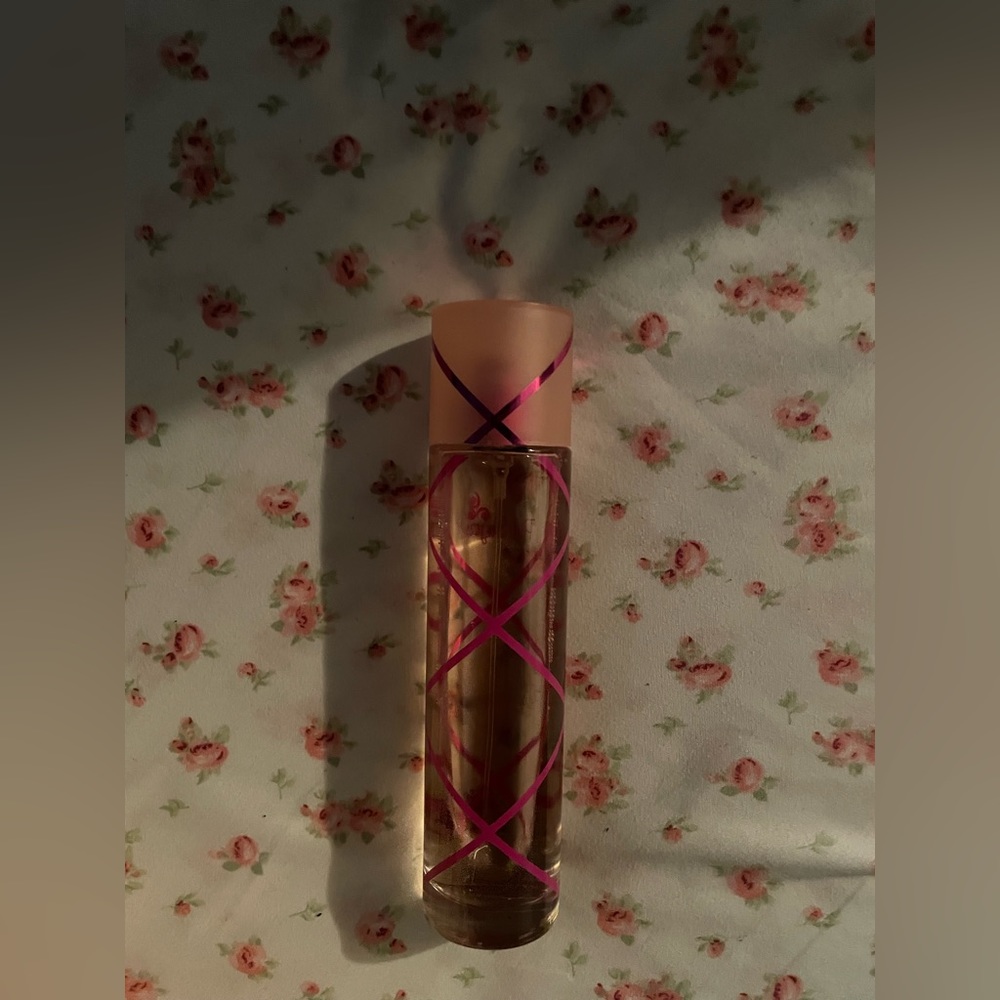 Pink sugar perfume